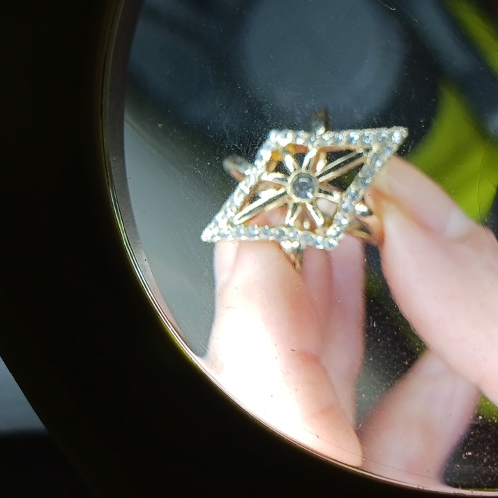 Womans  Ring 5 Costume Goldtone